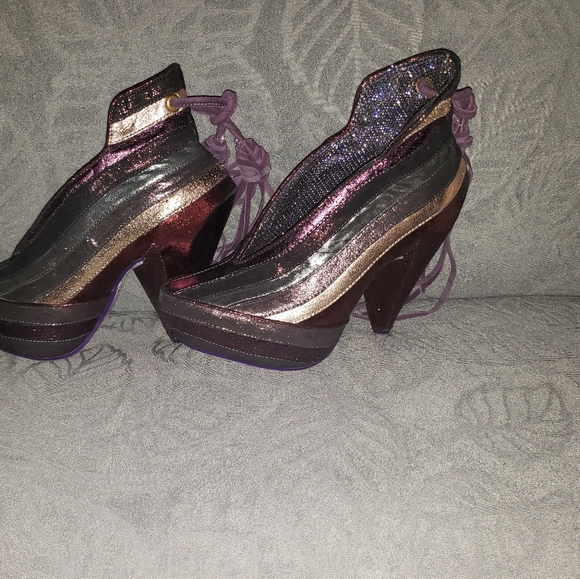 Size 6.5 Irregular Choice Heels Half Eaten Apple. Great Condition - Picture 2 of 8